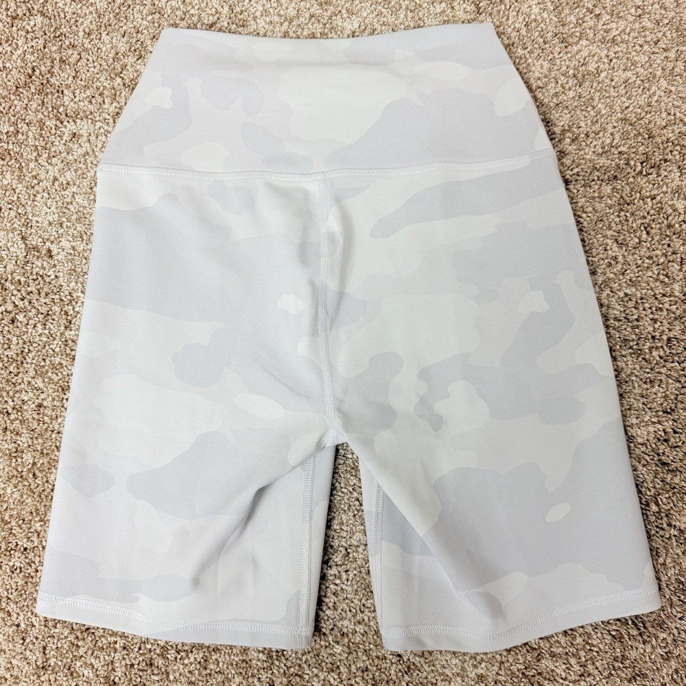 Alo‎ Yoga Camo Biker Shorts Light Grey White High Waist Athletic S - Picture 2 of 8